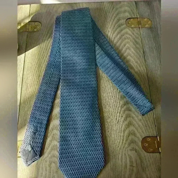 GIORGIO  ARMANI blue classic tie. 100% silk. - Picture 5 of 6